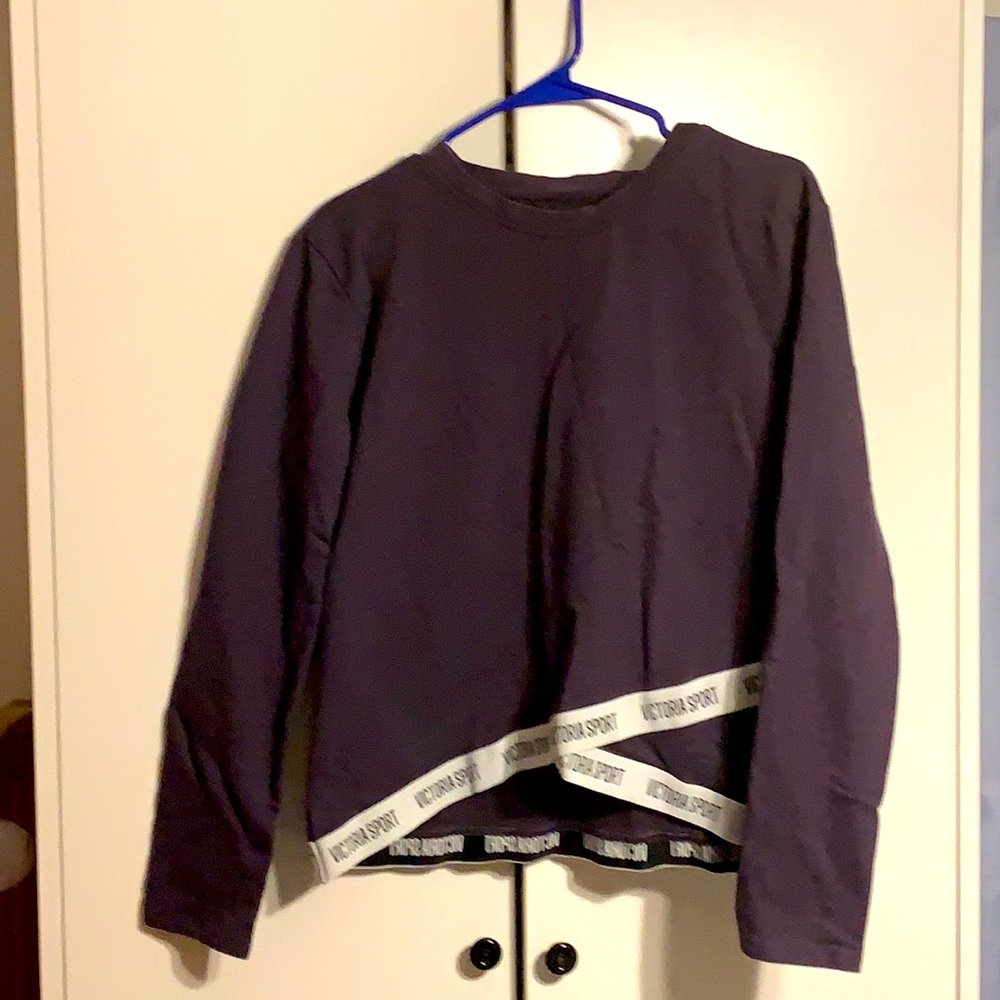 Victoria sport long sleeve shirt .